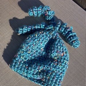 Hand crocheted teal tweed hat, new with tags